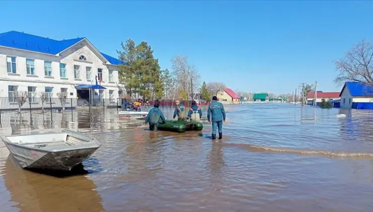 Rusya’nın Ural Nehri’nde baraj patladı