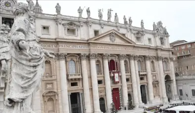 Vatikan: Taşıyıcı annelik “evrensel suç” haline gelmeli