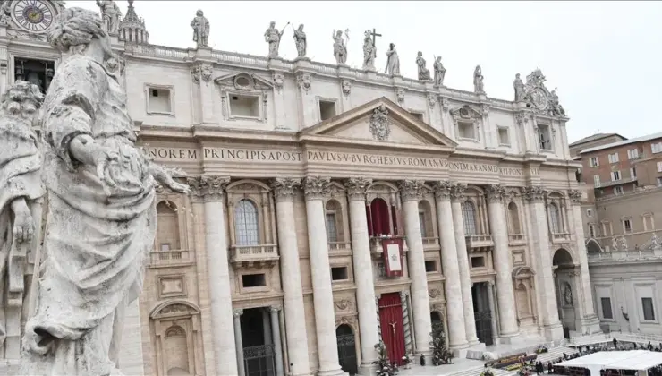 Vatikan: Taşıyıcı annelik “evrensel suç” haline gelmeli