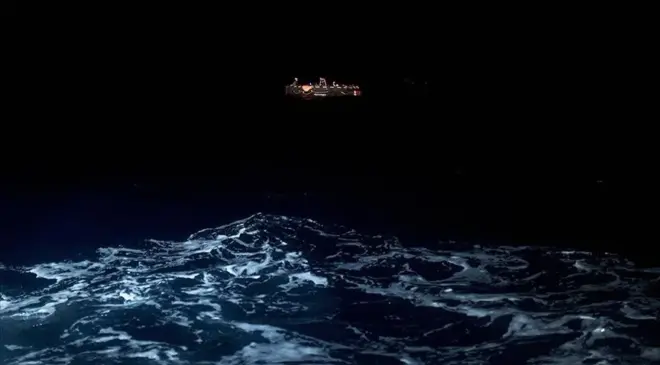 Düzensiz göçmenleri taşıyan tekne battı: 51 kişi kayıp