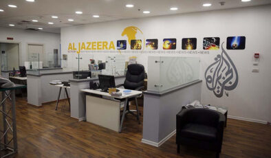 İsrail, Al Jazeera’yi kapattı: Polis ofisi bastı, ekipmanlara el koydu