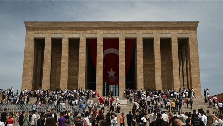 Anıtkabir, 19 Mayıs’ta 220 bini aşkın ziyaretçiyi ağırladı