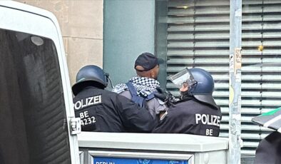 Berlin’de Filistin’e destek gösterisine polis müdahale etti