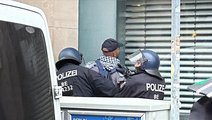 Berlin’de Filistin’e destek gösterisine polis müdahale etti
