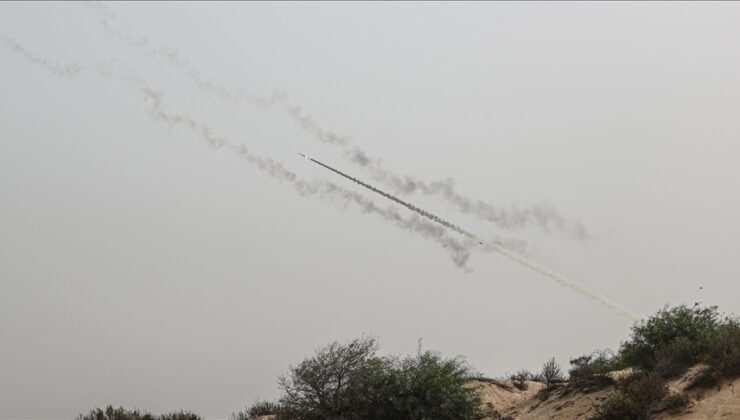 Filistin direniş grupları, Gazze’de İsrail askerleri ile araçlarını vurdu
