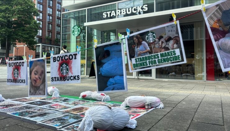 Hollanda’da Starbucks şubelerinin önünde İsrail protesto edildi