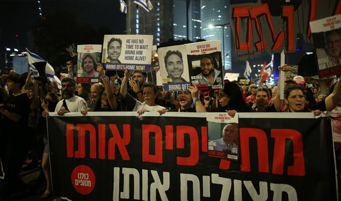 İsrailliler Netanyahu’nun istifası talebiyle sokaklara indi