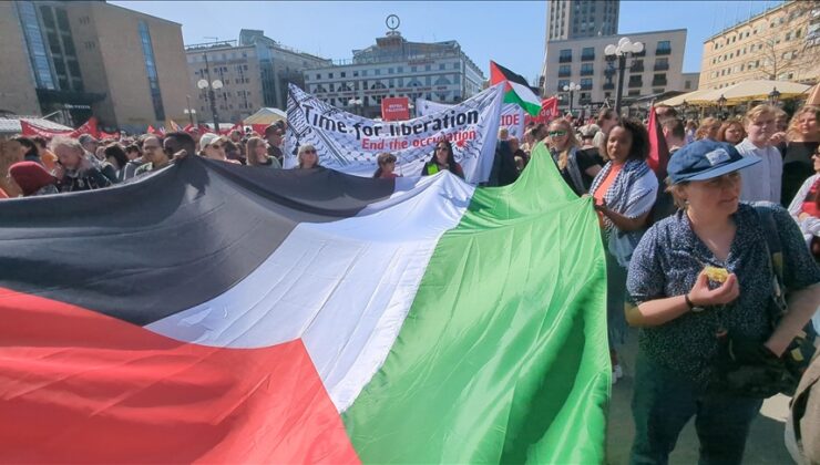 İsveç’te 1 Mayıs’ta İsrail’in Gazze’ye saldırıları protesto edildi
