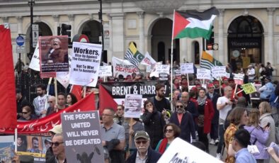 Londra’daki 1 Mayıs kutlamalarında Gazze’de ateşkes çağrısı yapıldı