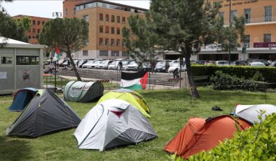 Roma’da öğrenciler Filistin’e destek için çadır kurdu