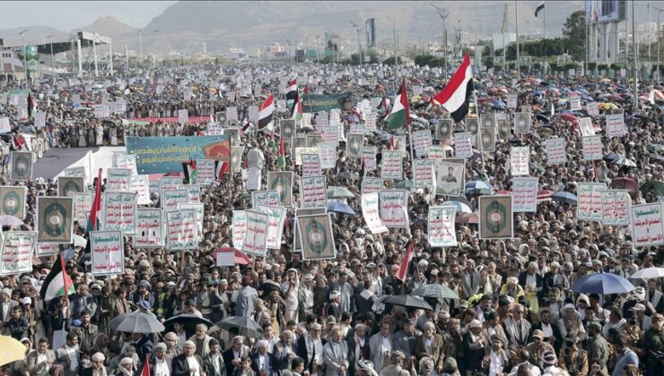 Yemenliler, İsrail’in Refah kentine yönelik saldırılarını protesto etti