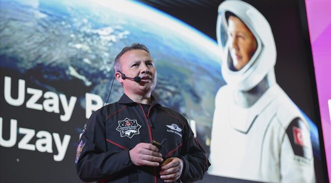 Türkiye’nin ilk astronotu Alper Gezeravcı gençlere seslendi