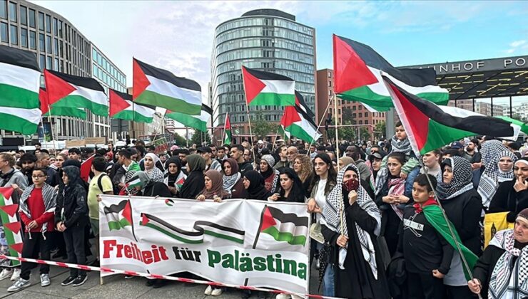 Berlin’de Filistin’e destek gösterisi yapıldı