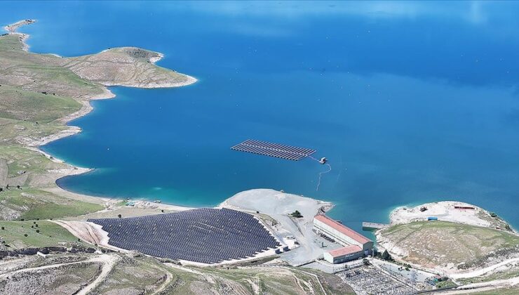 Türkiye’nin ilk yüzer güneş enerjisi santrali, elektrik üretimine başlıyor