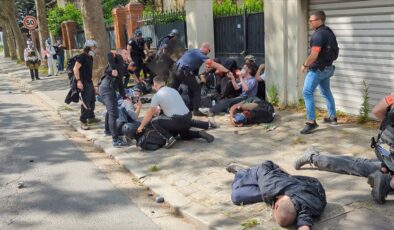 Fransız polisi devasa depo projesi karşıtı göstericilere müdahale etti