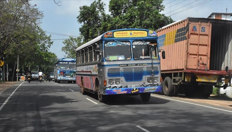 Hindistan’da otobüs şarampole yuvarlandı, 21 kişi öldü