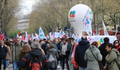 Fransa’da öğretmen sendikalarından eylem çağrısı