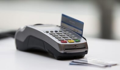 Krediler artarken kredi kartı harcamaları geriledi