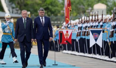 Cumhurbaşkanı Erdoğan, Romanya Başbakanı Ciolacu’yu resmi törenle karşıladı