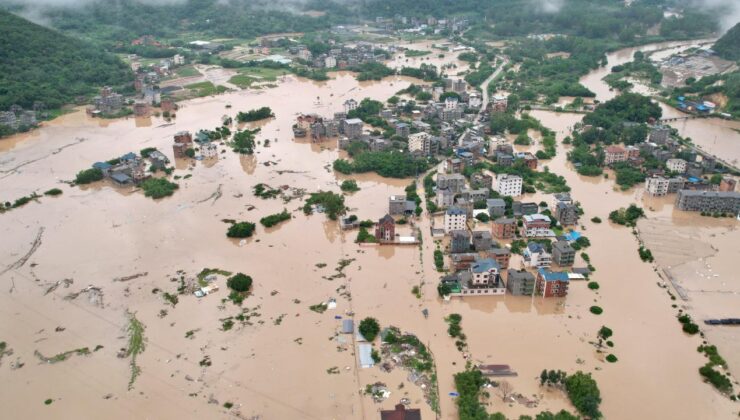 Dünya genelindeki sel felaketlerinde yaklaşık 1000 kişi hayatını kaybetti
