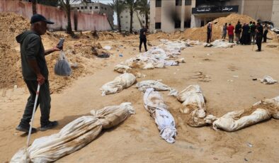 İsrail, Gazze Şeridi’ndeki hastaneleri toplu mezarlara dönüştürdü