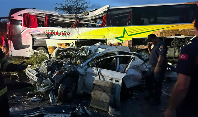 Mersin’de zincirleme trafik kazasında 10 kişi öldü