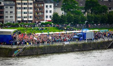 Almanya’da aşırı sağcı AfD partisine karşı gösteri düzenlendi