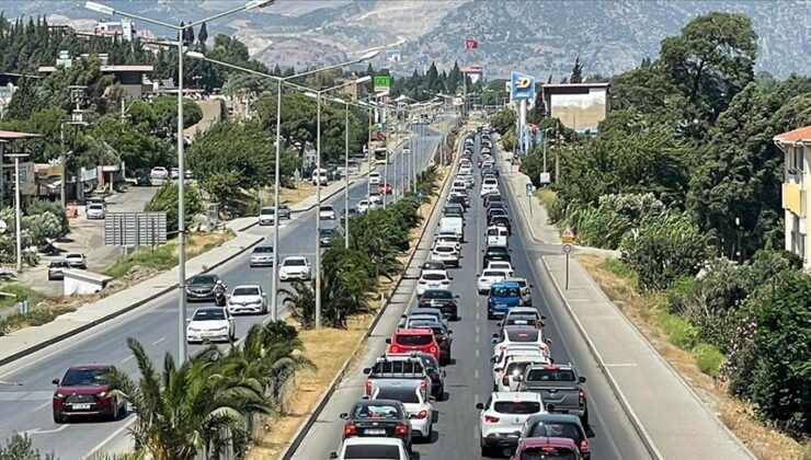 Aydın’da tatilcilerin dönüş yolunda yoğun trafik