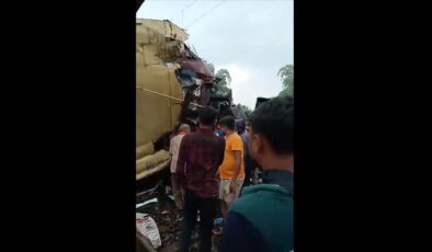 Hindistan’da iki trenin çarpışması sonucu 8 kişi hayatını kaybetti