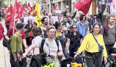 Fransa’da halk, ülkede aşırı sağın yükselişini protesto etti