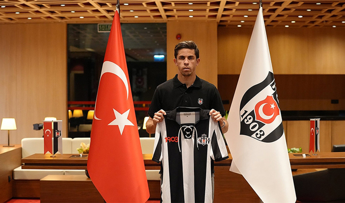 Beşiktaş, Brezilyalı futbolcu Paulista ile sözleşme imzaladı
