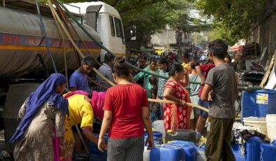 Hindistan’da hava sıcaklığı alarm seviyesine ulaştı