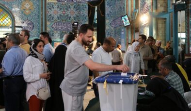 İran’da cumhurbaşkanı seçimi için oy verme süresi uzatıldı