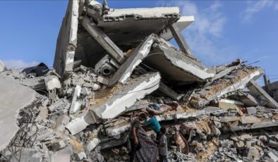 İsrail, Refah’ta sivillerin olduğu bir noktaya saldırdı