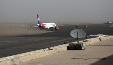 Husiler, hacıları taşıyan 3 uçağı Sana Havalimanı’nda alıkoydu
