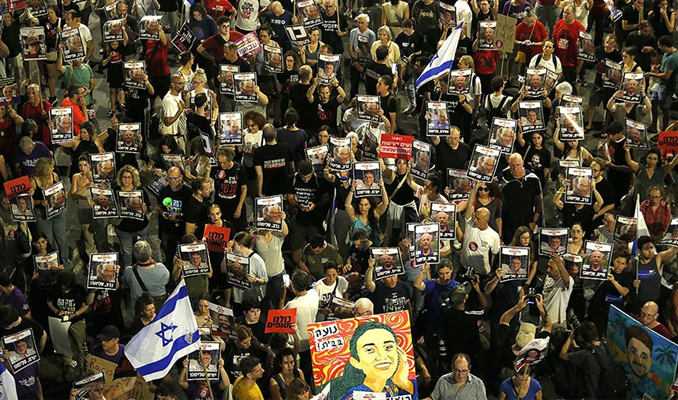 İsrailliler esir takası ve Netanyahu’nun istifası talebiyle yine meydanlara indi