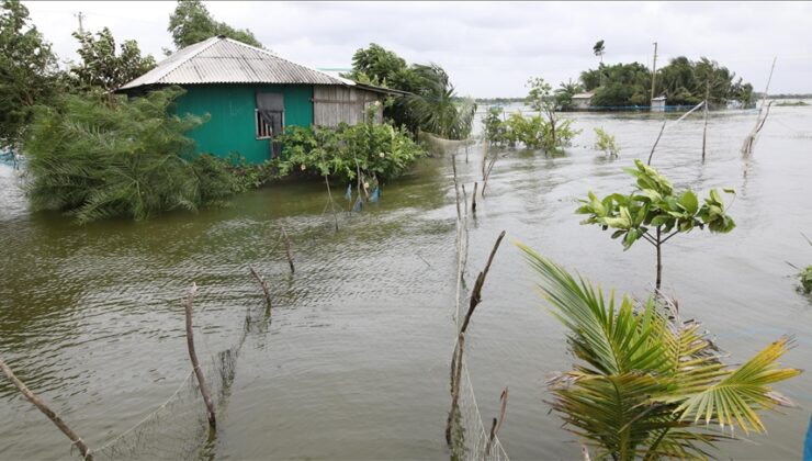Bangladeş’teki sel felaketi nedeniyle 10 bin aile mahsur kaldı