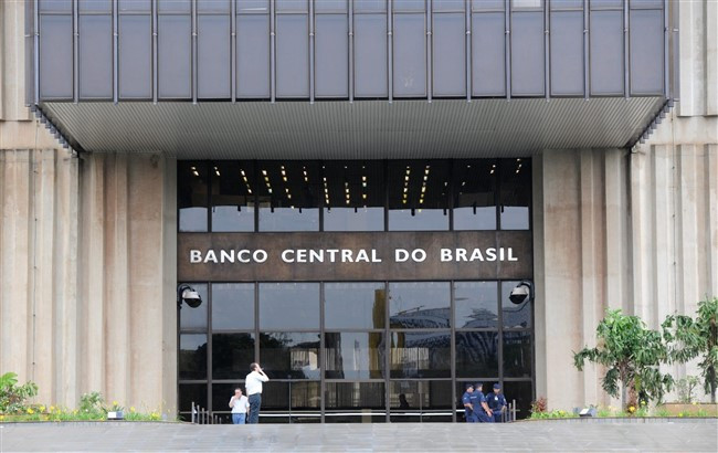 Brezilya faiz indirim sürecine ara verdi