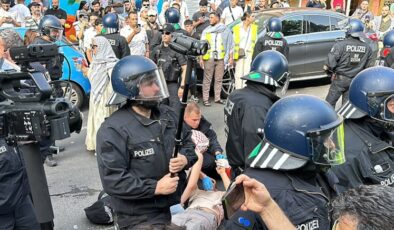 Berlin’de eylemciler darbedildi… Çok sayıda gözaltı var