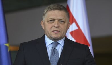 Slovakya Başbakanı Fico, AP seçimi için oyunu hastanede kullandı