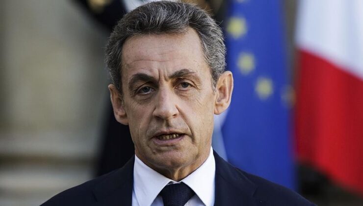 Macron’a bir eleştiri de Sarkozy’den geldi