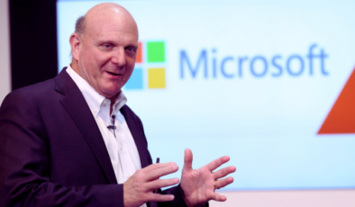Microsoft’un eski CEO’sunun serveti Bill Gates’i geçti
