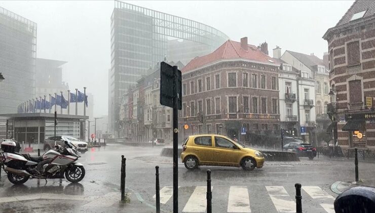 Belçika’da aşırı yağış ve fırtına nedeniyle “turuncu alarm” verildi
