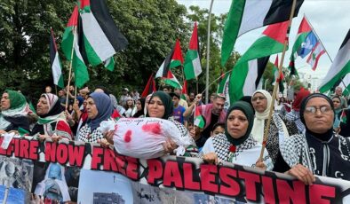 Berlin’de Filistin’e destek yürüyüşü düzenlendi