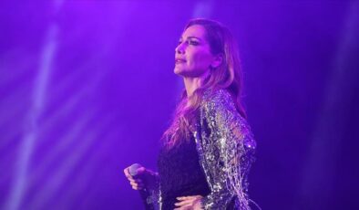 Yunan şarkıcı, Türk bayrağından rahatsız oldu, sahneye çıkmadı