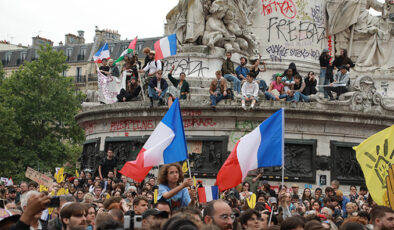 Aşırı sağı bir kez daha reddeden Fransa’yı ne bekliyor?