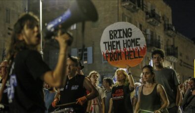 İsrailliler erken seçim talebiyle sokaklara indi