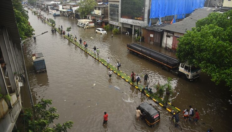Hindistan’da şiddetli yağışlar sebebiyle 56 kişi öldü