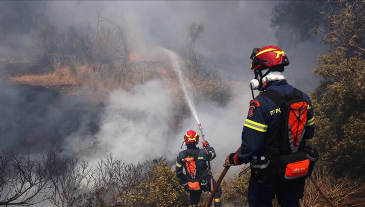 Yunanistan’da orman yangınları nedeniyle bir köy tahliye edildi
