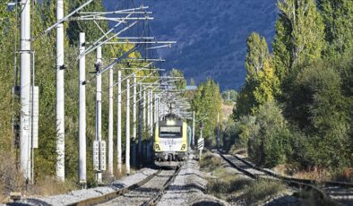 Demir yollarında elektrikli hat uzunluğu 7 bin 142 kilometreye ulaştı
